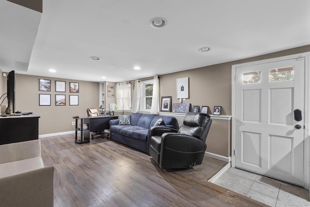 living area with baseboards, wood finished floors, and recessed lighting