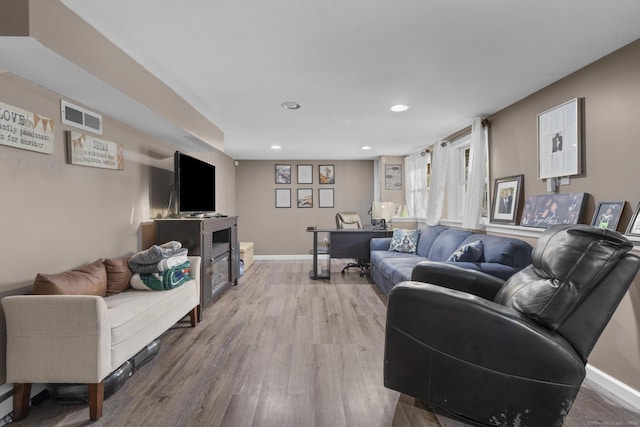 living room featuring recessed lighting, wood finished floors, visible vents, and baseboards