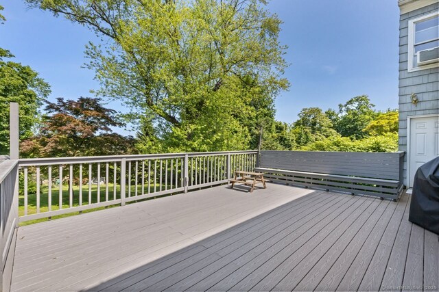 29 Maplewood Dr, Greenwich, CT 06807 - view of deck