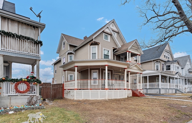 view of front facade featuring covered porch and a front lawn