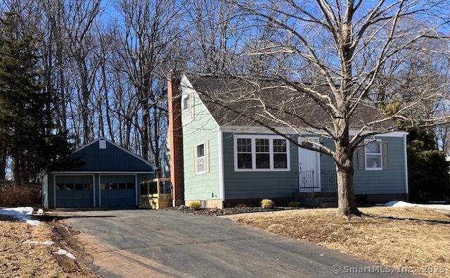 view of front of property featuring an outbuilding and a detached garage