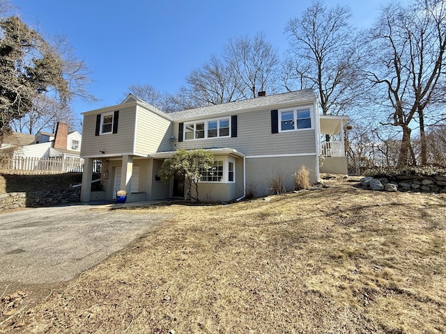 view of front of house featuring aphalt driveway