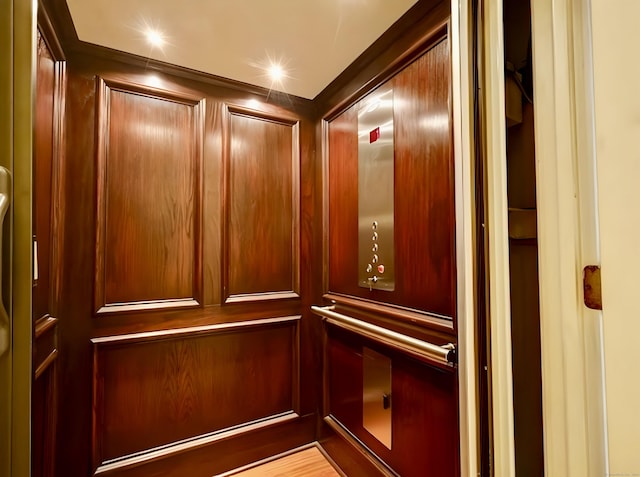 room details with elevator