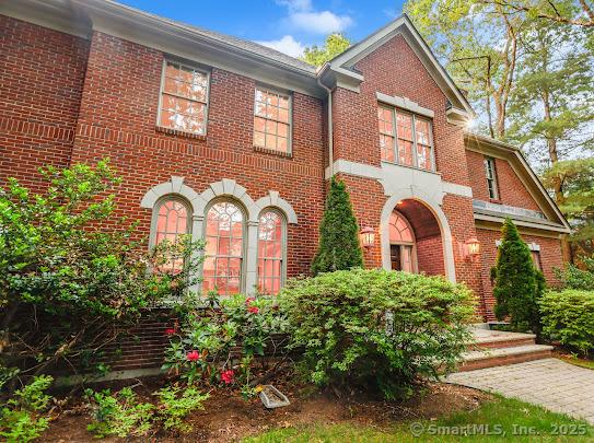 1 Wentworth Park, Farmington, CT 06032 - georgian-style home with brick siding