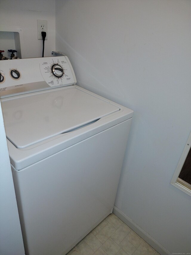 laundry room with laundry area and washer / clothes dryer