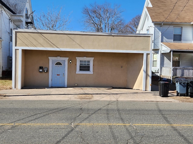 view of front facade with stucco siding