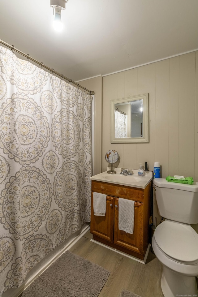 bathroom featuring a shower with curtain, vanity, toilet, and wood finished floors