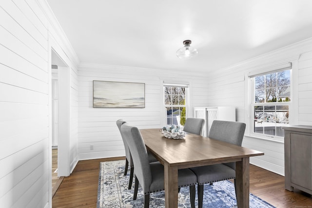 dining room featuring dark wood-style floors, baseboards, and ornamental molding