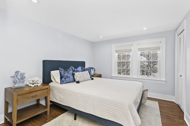 bedroom featuring recessed lighting, a closet, baseboards, and dark wood-type flooring