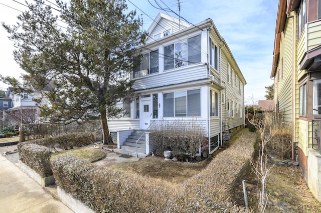 view of american foursquare style home