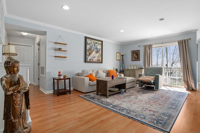 living room with visible vents, baseboards, light wood-style flooring, crown molding, and recessed lighting