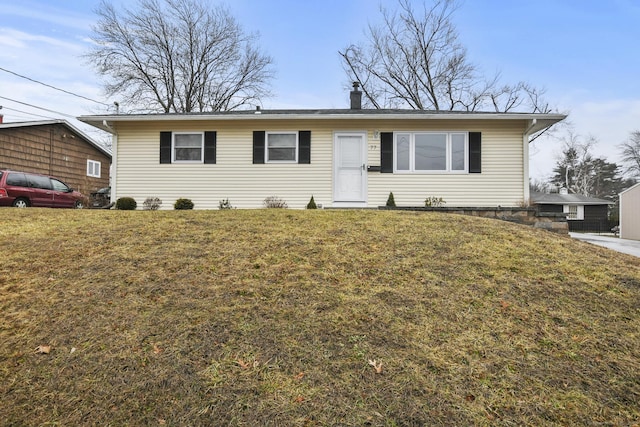 ranch-style home featuring a front lawn