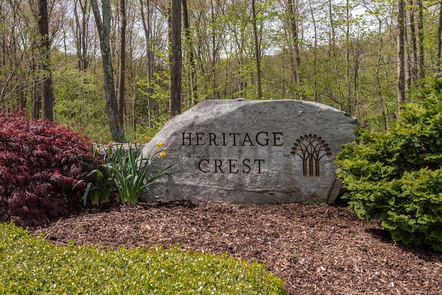 community sign featuring a forest view