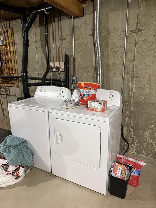 laundry room with laundry area and washing machine and clothes dryer