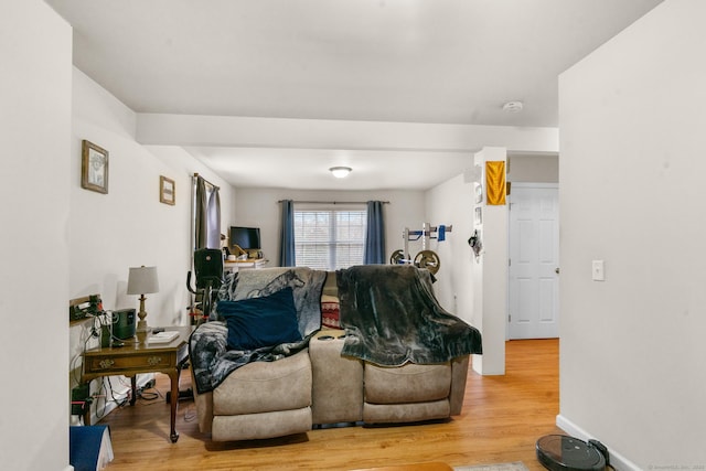 living area featuring light wood-style flooring and baseboards