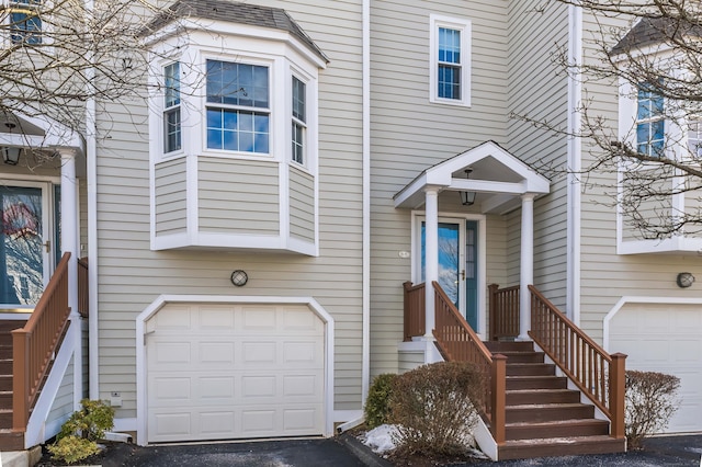 view of front facade featuring a garage