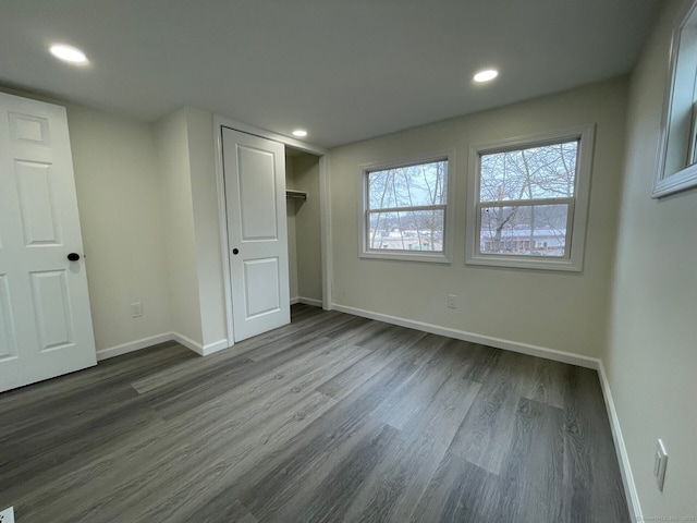 unfurnished bedroom featuring dark wood-type flooring, recessed lighting, a closet, and baseboards