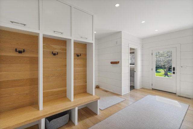 mudroom with visible vents, recessed lighting, and light wood-style flooring