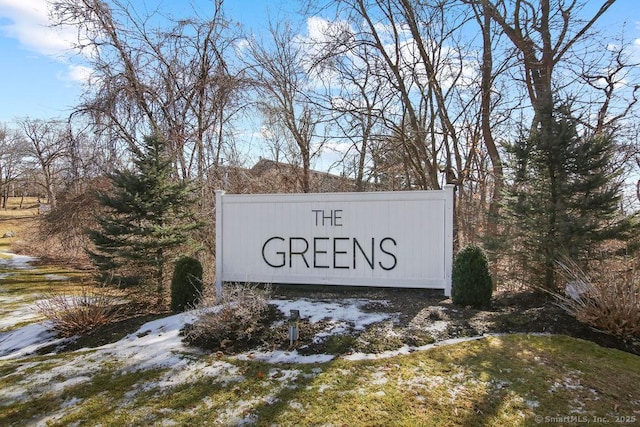 view of community / neighborhood sign