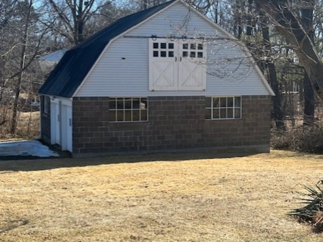 view of side of property with a gambrel roof