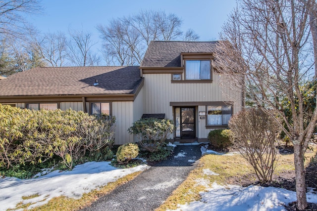 view of front of property with a shingled roof