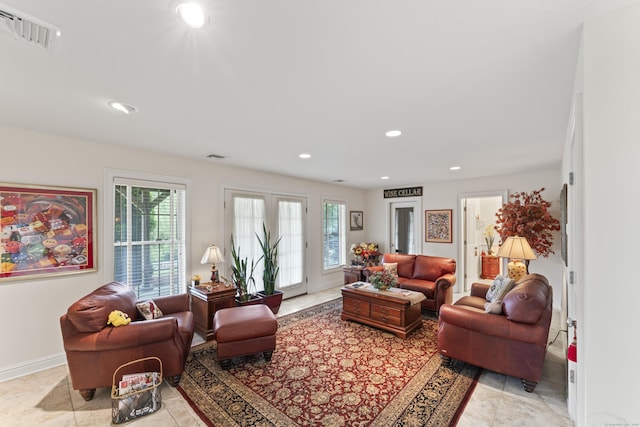 living area featuring baseboards, visible vents, and recessed lighting