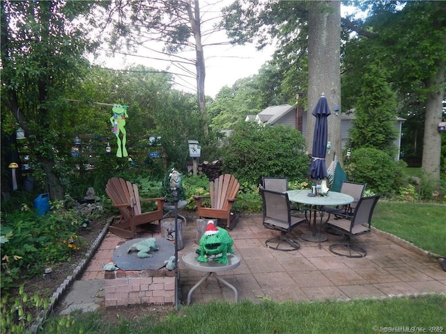 view of patio featuring outdoor dining area