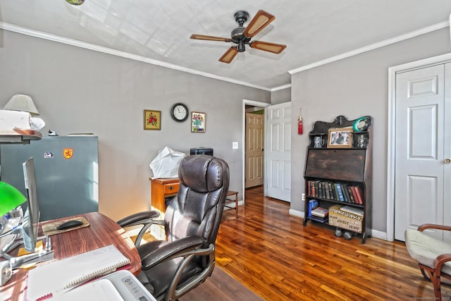 office space with wood finished floors, crown molding, a ceiling fan, and baseboards