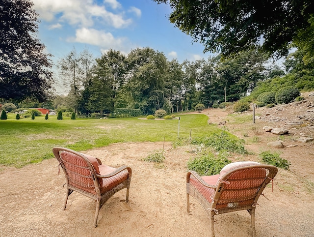 exterior space featuring a lawn