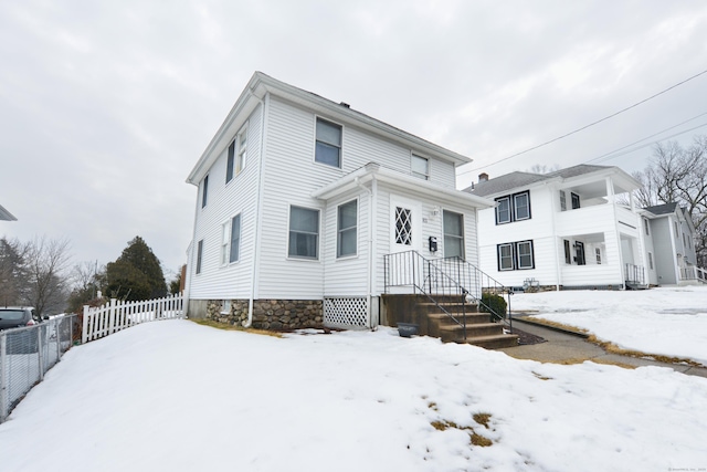 view of front of property featuring fence