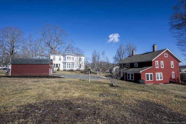 view of yard with an outbuilding and a storage unit