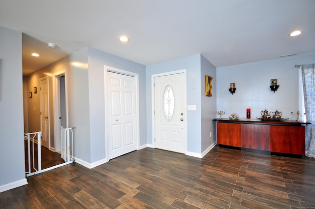 foyer with baseboards, wood finished floors, and recessed lighting