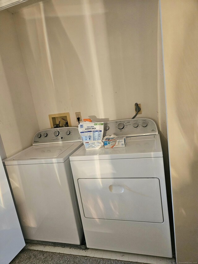 clothes washing area with laundry area and washing machine and dryer