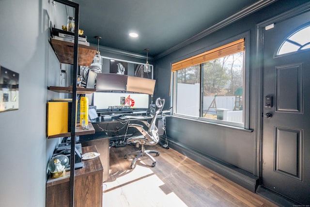 office space with baseboards, ornamental molding, wood finished floors, and recessed lighting