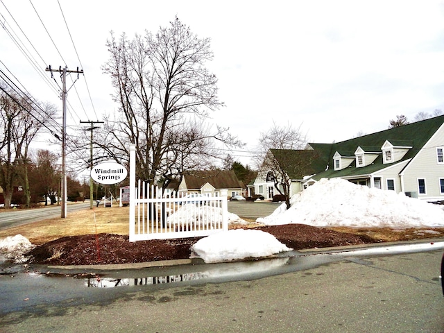 view of yard with fence and a residential view