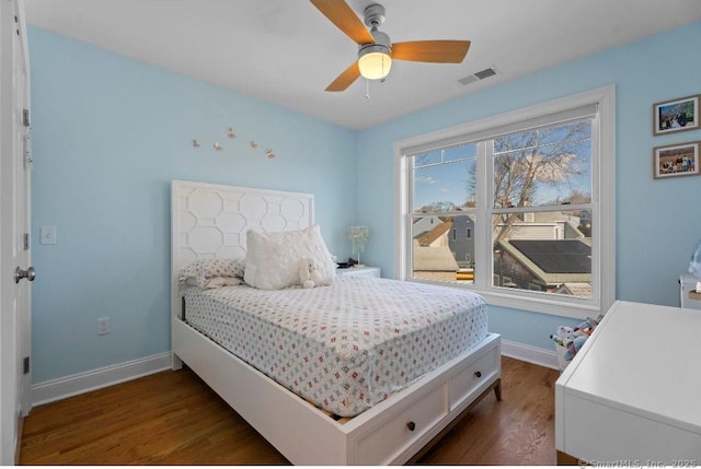 bedroom with dark wood-style floors, visible vents, ceiling fan, and baseboards