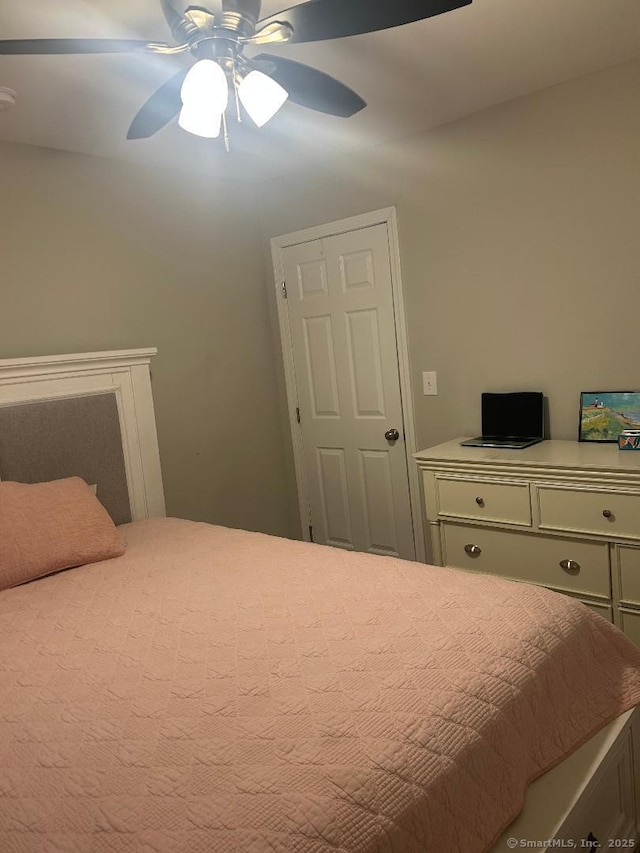 bedroom featuring a ceiling fan