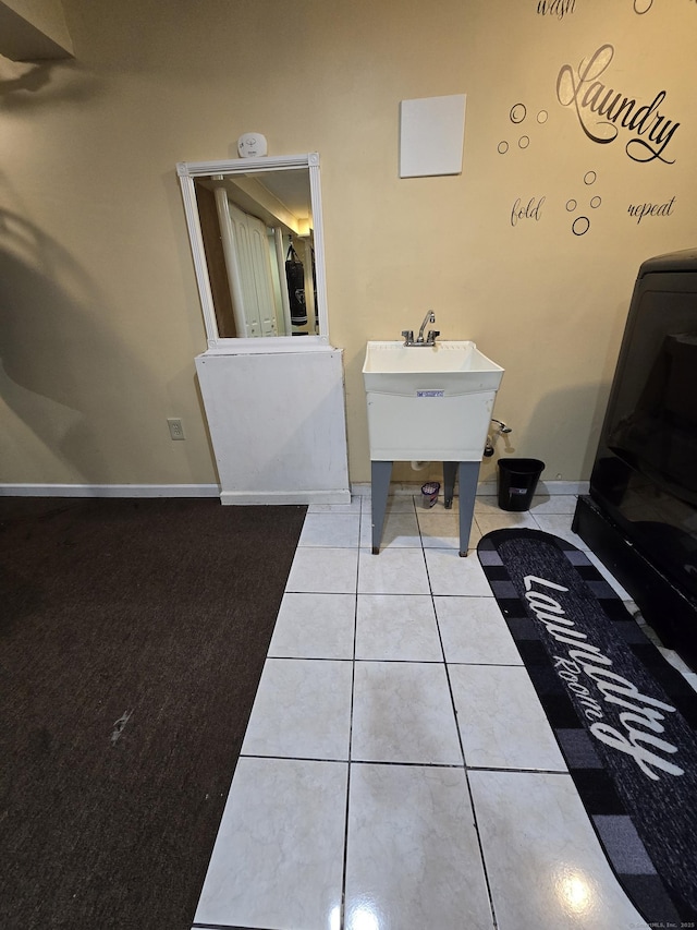 bathroom featuring baseboards and tile patterned floors