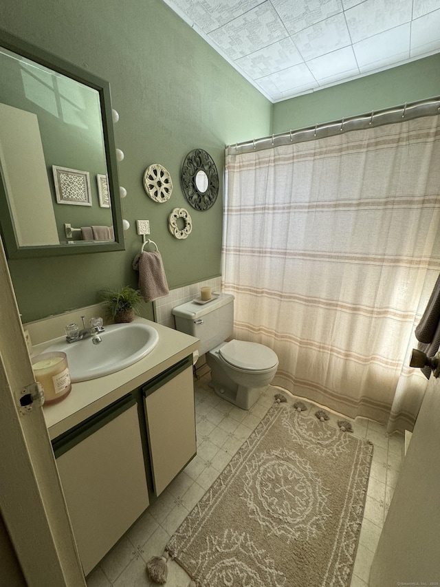 full bathroom featuring vanity and toilet