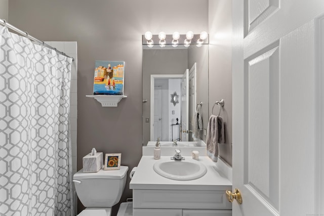 bathroom with a shower with curtain, vanity, and toilet