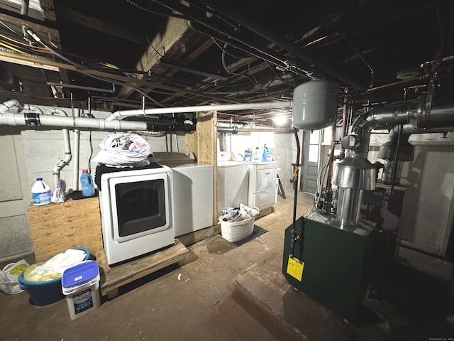 below grade area featuring washer and clothes dryer