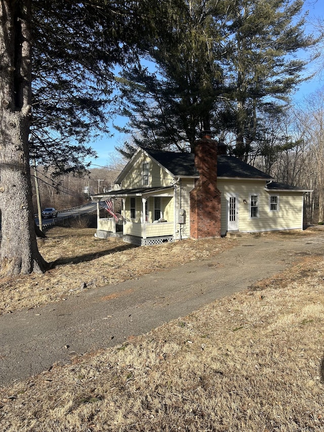 view of front facade featuring a porch