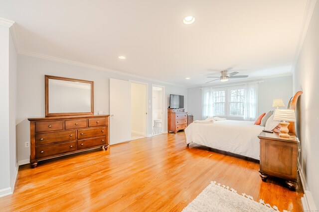 bedroom featuring ceiling fan, recessed lighting, baseboards, light wood-style floors, and crown molding