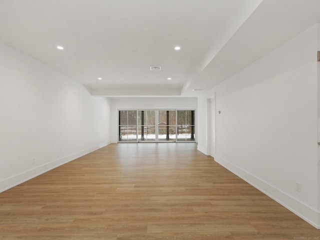 unfurnished room featuring light wood-style flooring, visible vents, baseboards, and recessed lighting