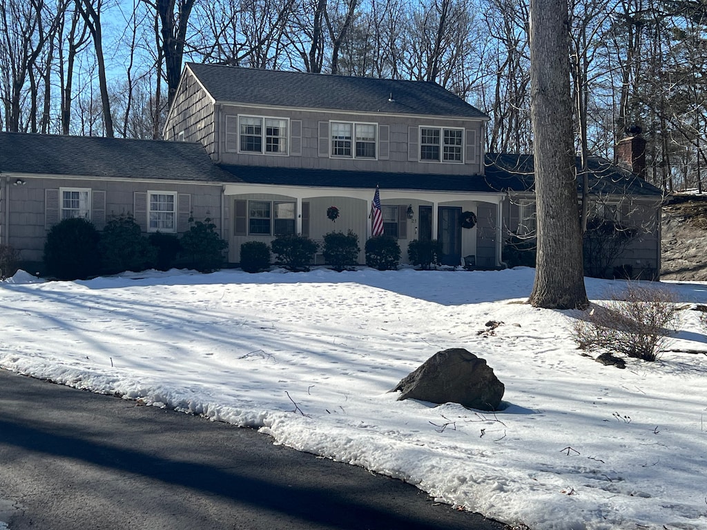 view of front of property featuring a porch