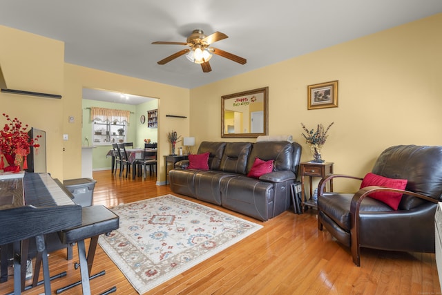 living area featuring light wood-style floors and ceiling fan