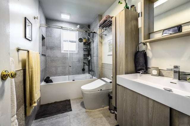 full bathroom featuring toilet, vanity, and enclosed tub / shower combo