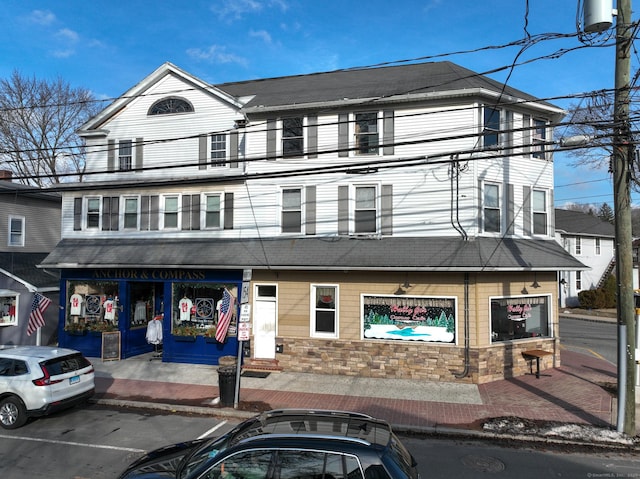 multi unit property featuring stone siding