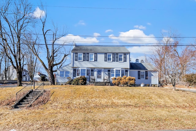 colonial home featuring a front yard