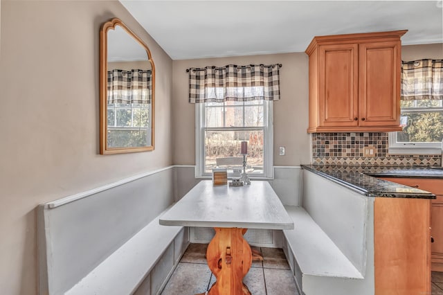 dining space with breakfast area